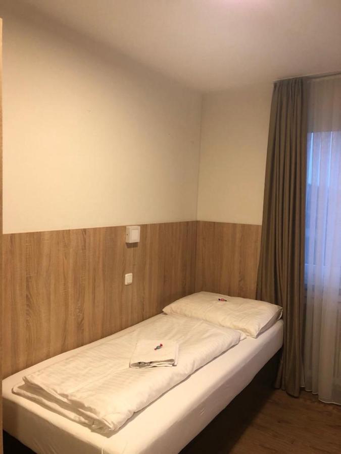 Gaestehaus Penny Rooms N Hallein Exterior foto