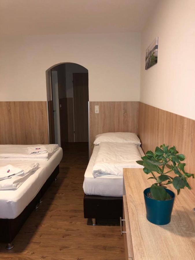 Gaestehaus Penny Rooms N Hallein Exterior foto